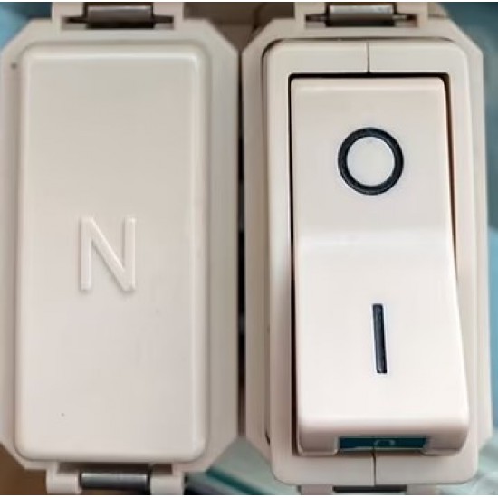 Interruttore automatico magnetotermico bipolare con un polo protetto